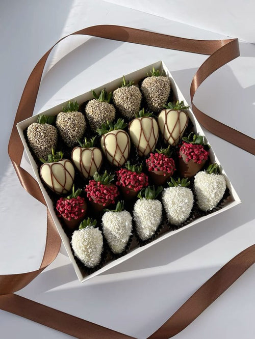 Box of Rosé Dip chocolate covered strawberries by Kokoa
